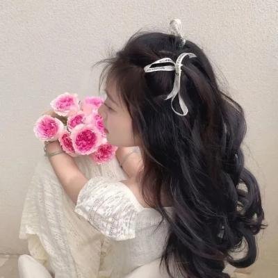 老牌影帝与前任深夜同框，短时间内内幕曝光，本人沉默不回应